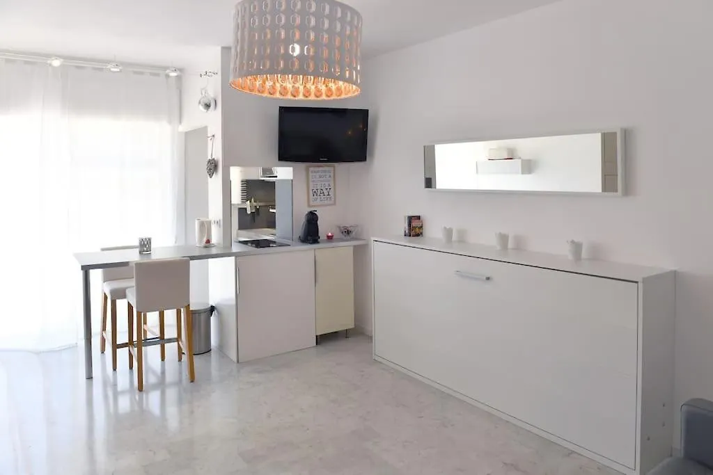 Apartment Lovely Studio With Pool By The Sea Roquebrune-Cap-Martin